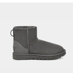 UGGS - Classic Mini!!!
